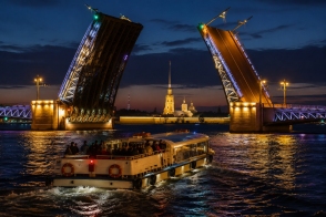 РСТ предложил скорректировать ограничения на движение маломерных судов в Санкт-Петербурге во время разводки мостов