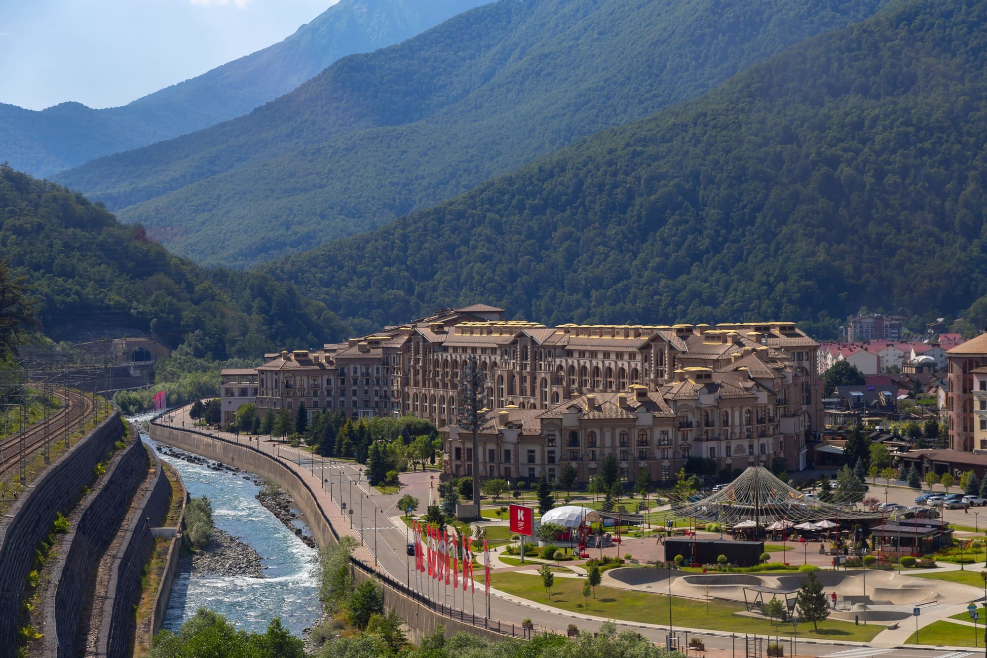 Майские праздники — 2026 в Сочи: спрос смещается в сторону коротких поездок и автотуризма