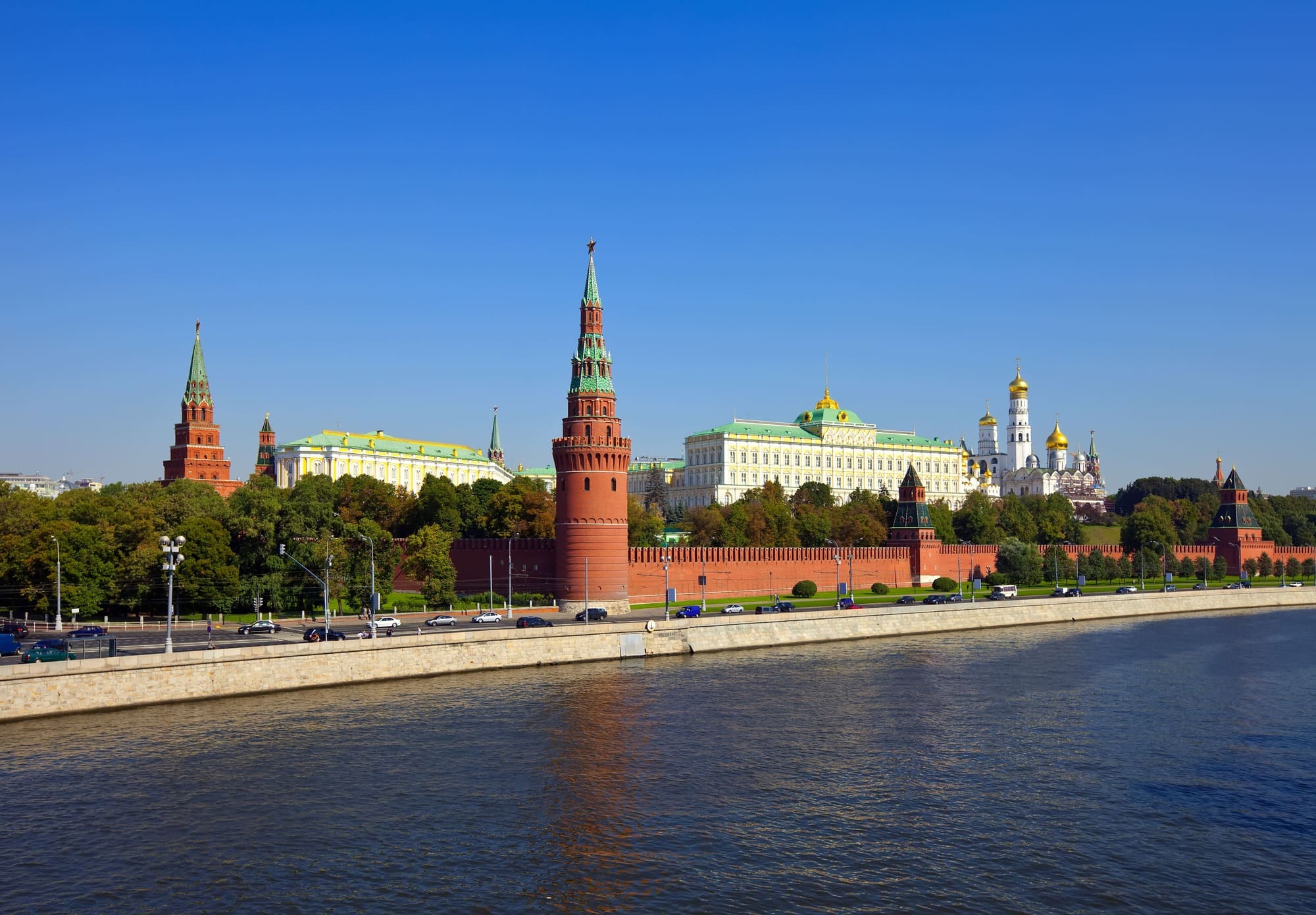 Эксперты РСТ назвали среднюю стоимость экскурсий в Москве и Петербурге